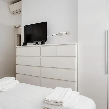 דירה Stylish Flat Near San Siro - Metro Wifi & Ac מילאנו